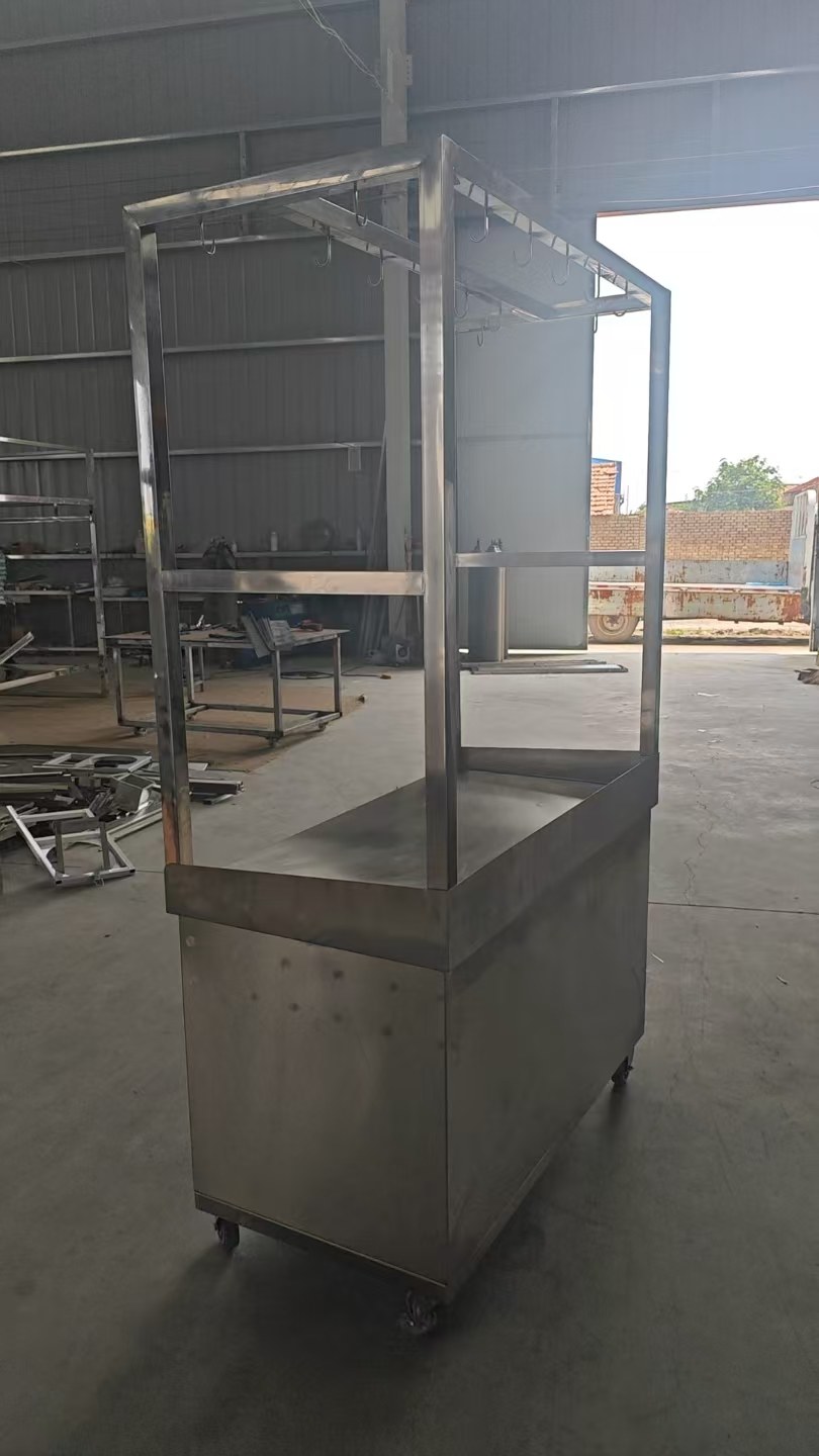 源亚机械不锈钢挂售工作车产品实拍,用于园区食堂分餐工作车内容配图