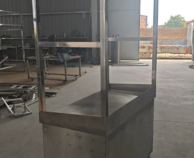 景区美食档口熟食工作台怎样利用立体空间｜源亚机械